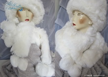 white scarve, 2 PomPom faux-fur, eccentricity winter wedding