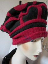 bonnet beret rouge et noir laine et tricot