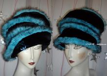 chapeau d'hiver retro futuriste turquoise et noir