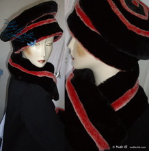 eccentric collar, winter scarve, red iridescent white and black